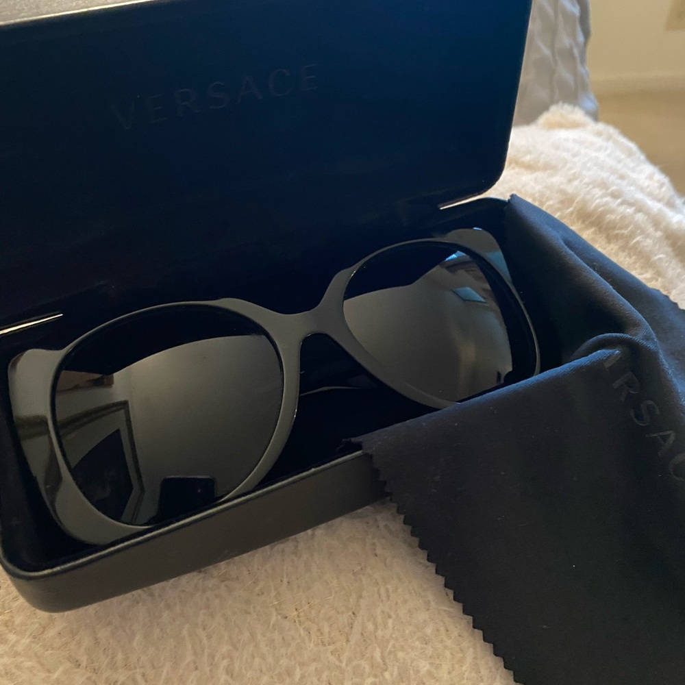 Versace sunglasses - Picture 4 of 5